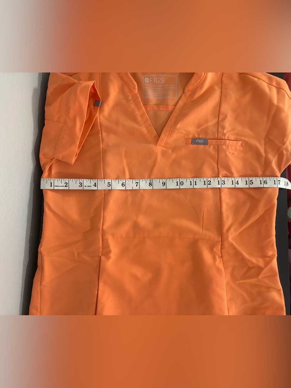 Figs Papaya Scrub Top - Picture 6 of 8